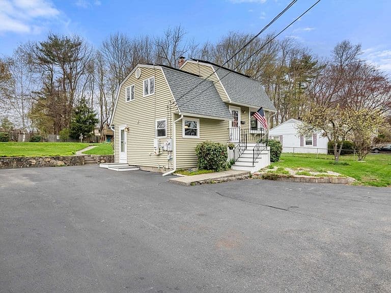 Listing photo 2