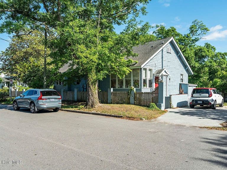 Listing photo 5