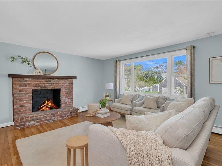 Listing photo 3
