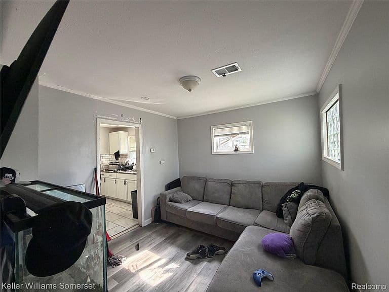 Listing photo 5