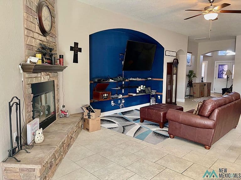 Listing photo 3