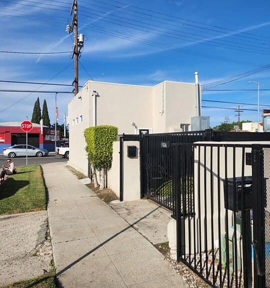 Listing photo 5