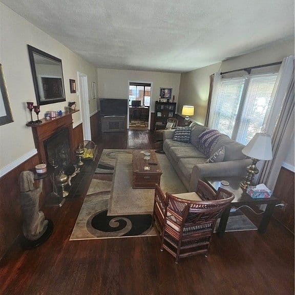 Listing photo 5