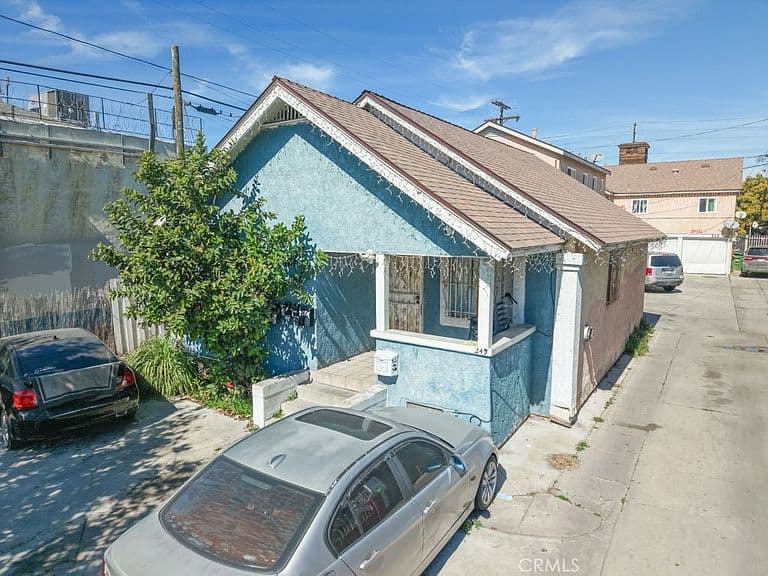 Listing photo 2
