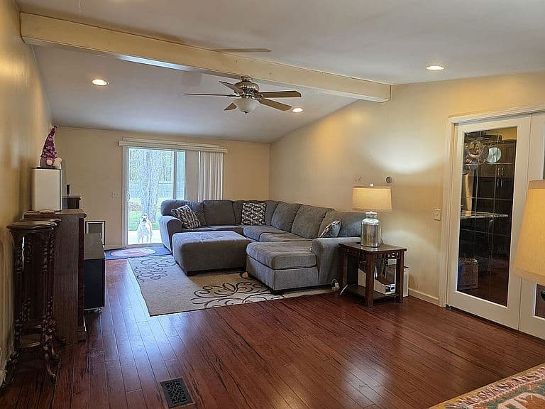 Listing photo 5