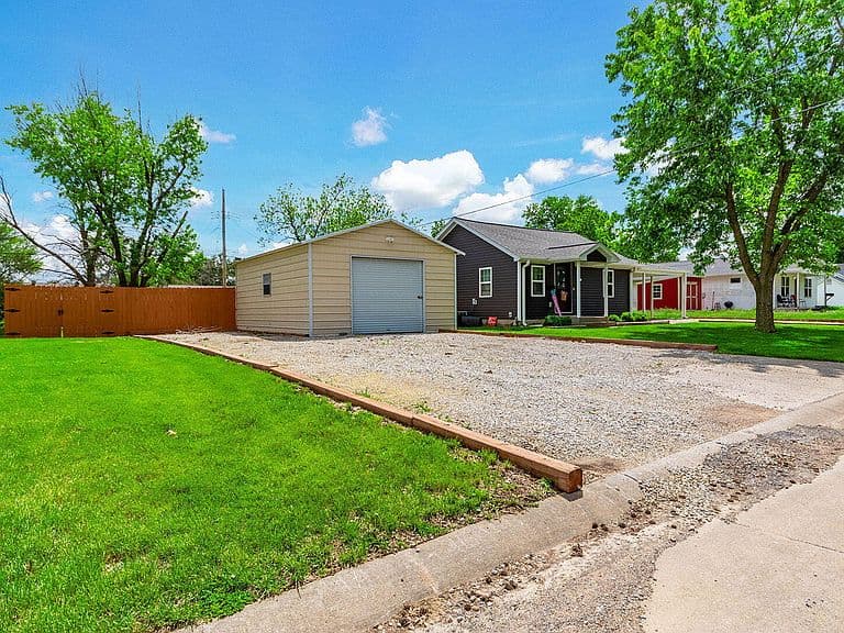 Listing photo 5