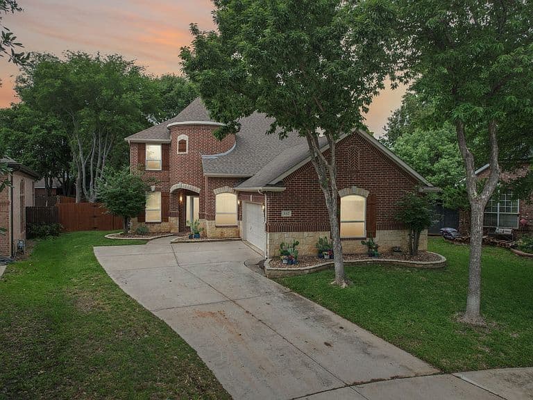 Listing photo 2