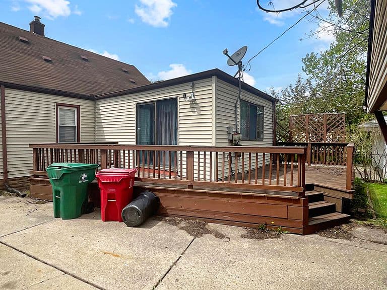 Listing photo 3