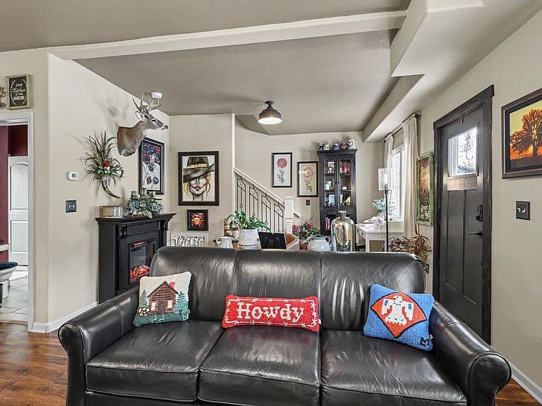 Listing photo 3
