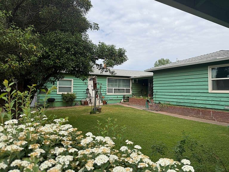 Listing photo 4
