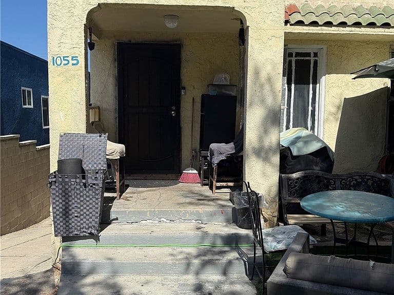 Listing photo 2