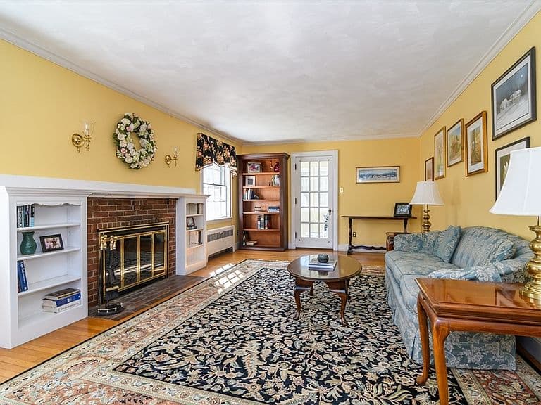 Listing photo 4