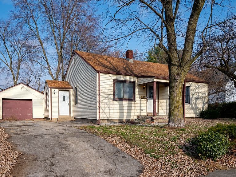 Listing photo 2