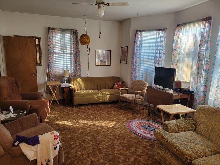 Listing photo 5