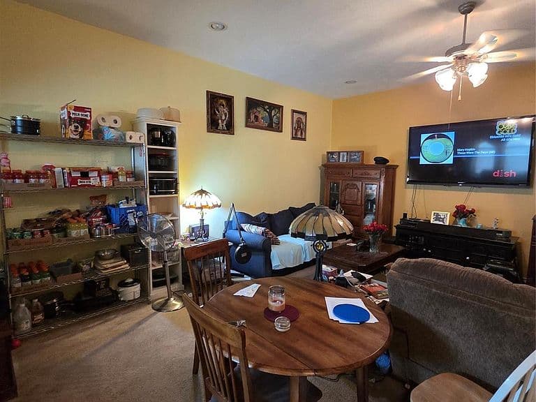 Listing photo 2