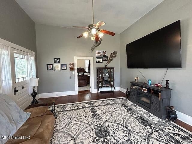 Listing photo 4