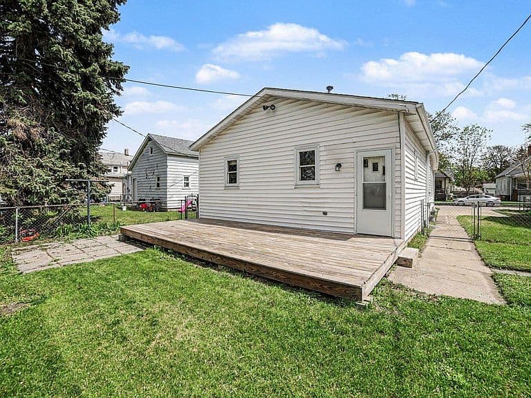 Listing photo 4