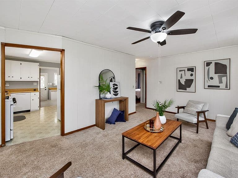 Listing photo 4
