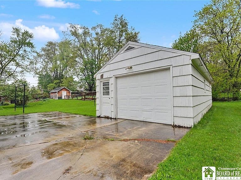 Listing photo 4
