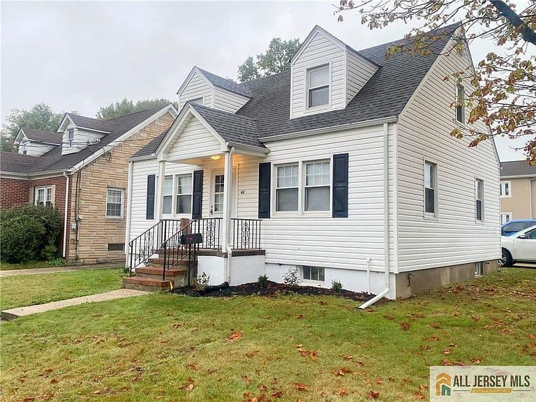 Listing photo 3