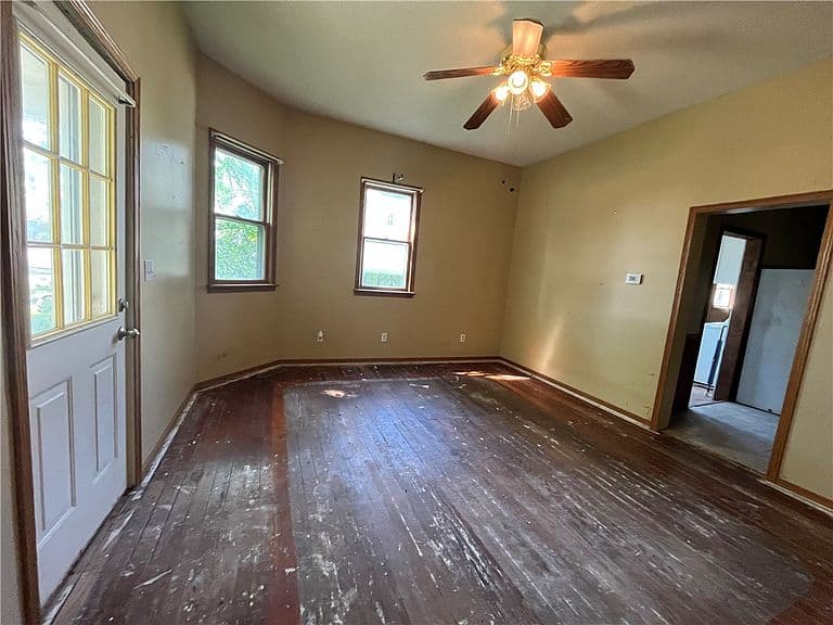 Listing photo 3