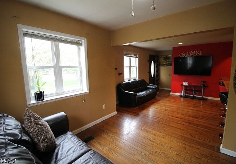 Listing photo 5