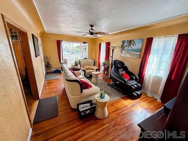 Listing photo 4