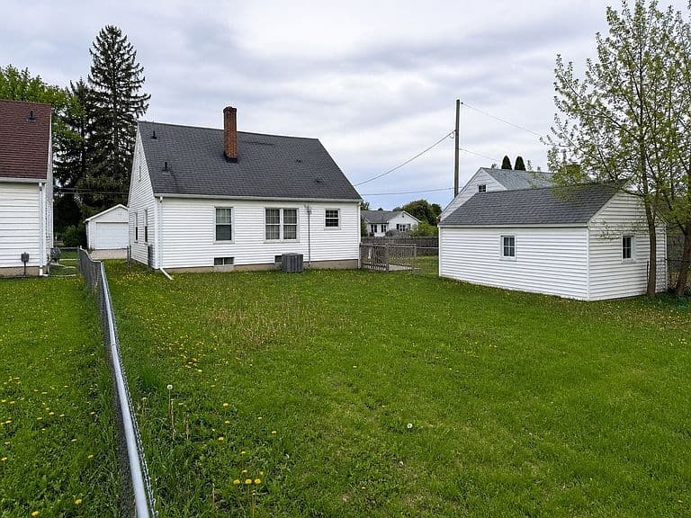 Listing photo 2
