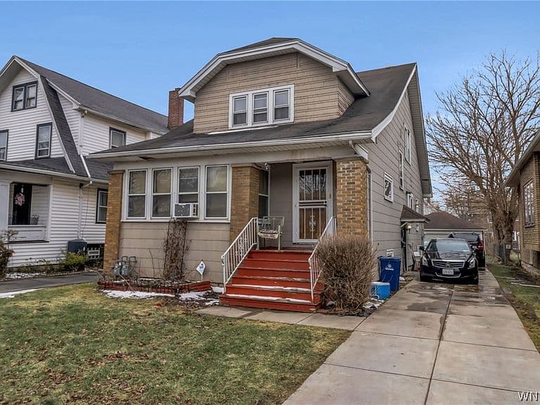 Listing photo 2