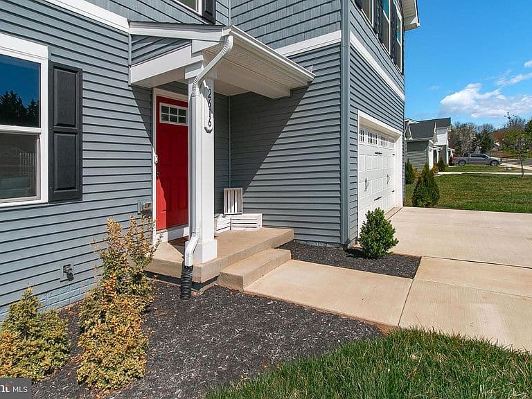 Listing photo 2