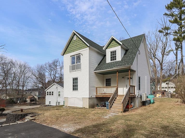 Listing photo 2