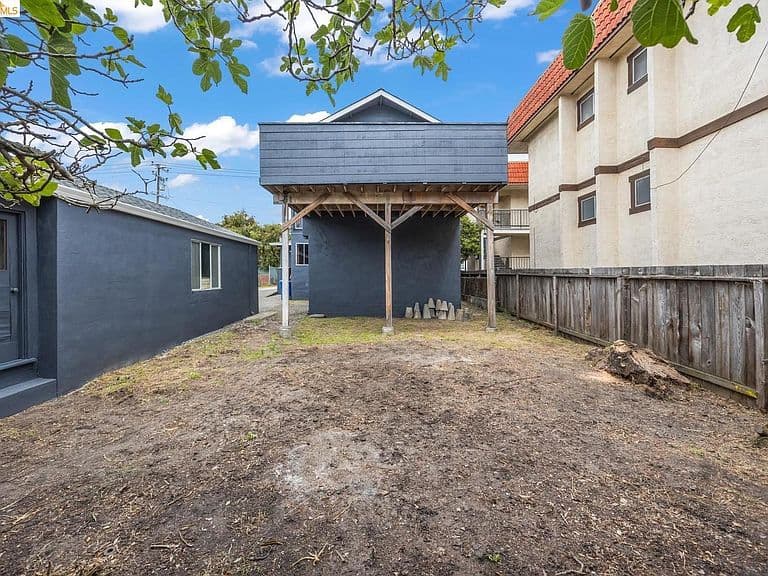 Listing photo 5