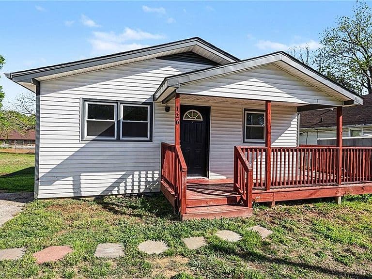 Listing photo 2