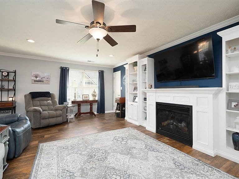 Listing photo 5