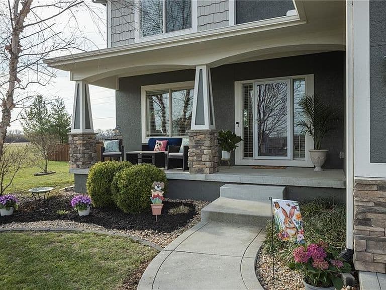 Listing photo 2