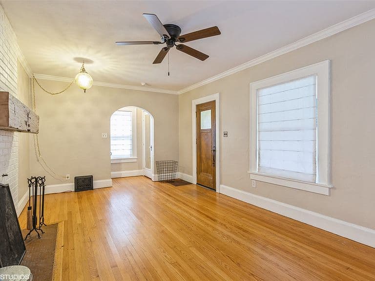 Listing photo 3