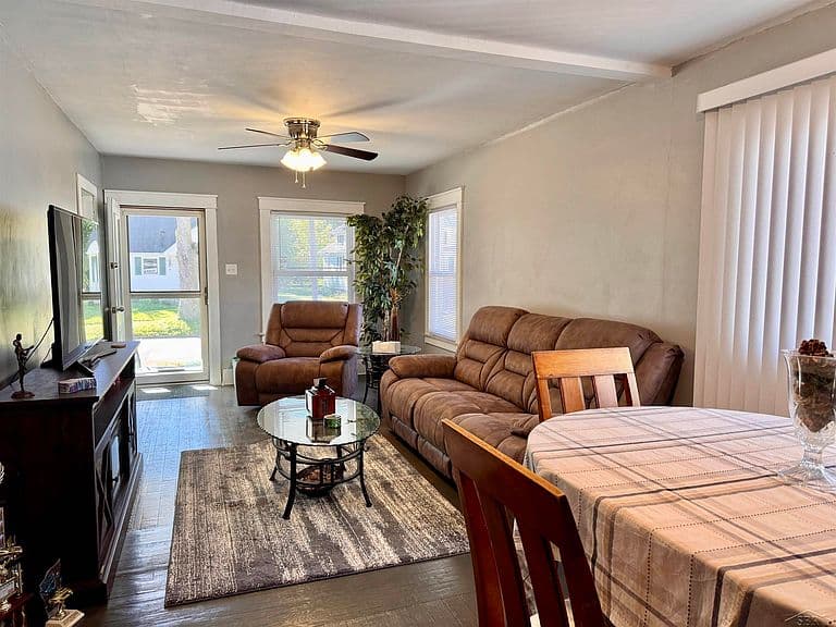 Listing photo 3