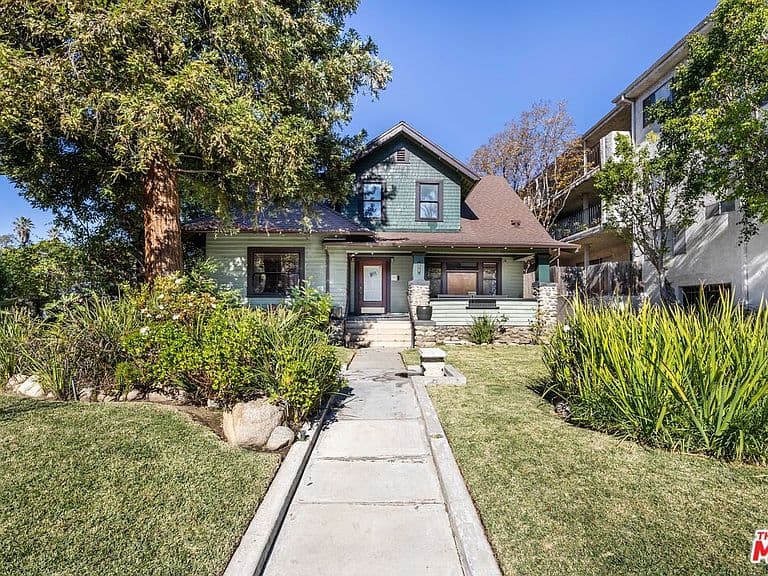 Listing photo 3