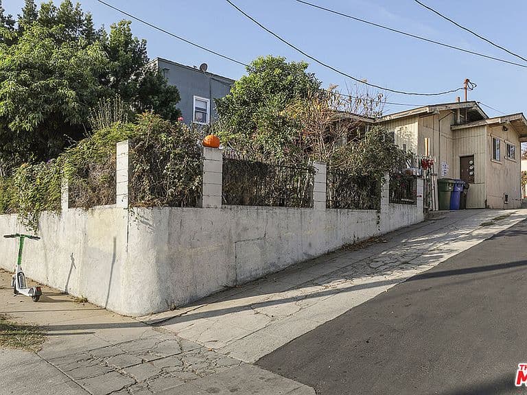 Listing photo 3