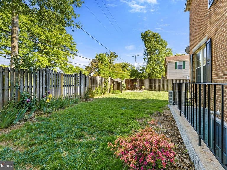 Listing photo 5