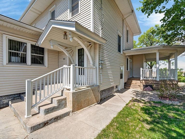 Listing photo 3