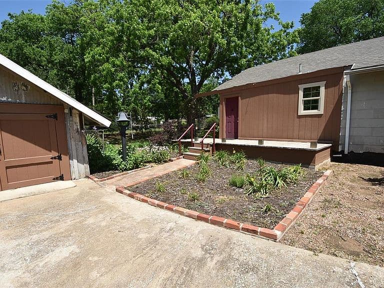 Listing photo 5