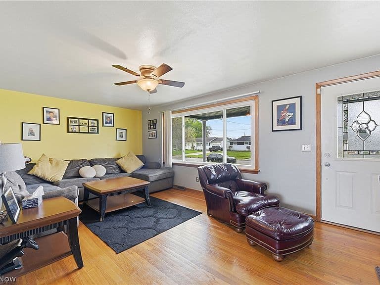 Listing photo 5