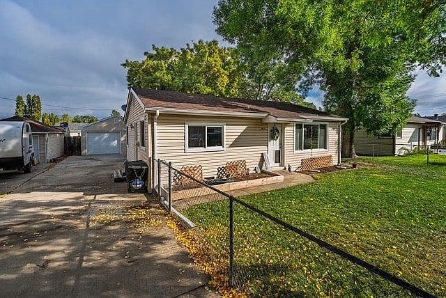 Listing photo 2