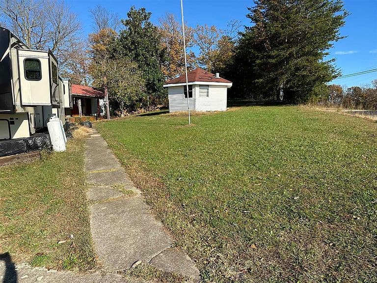 Listing photo 5