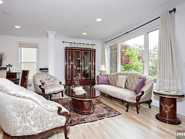 Listing photo 5