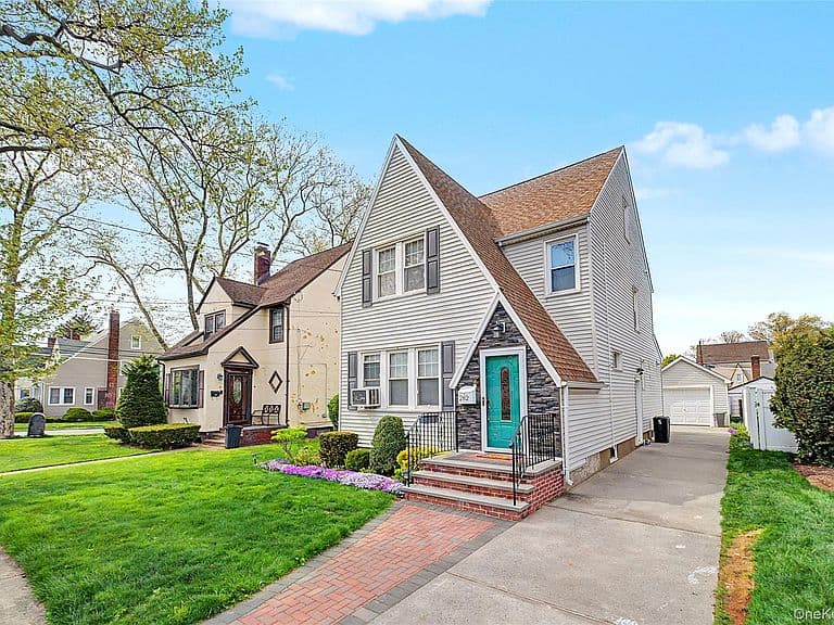 Listing photo 3