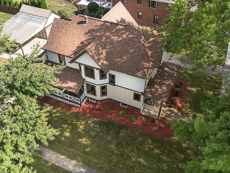 Listing photo 3