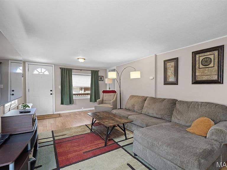 Listing photo 5