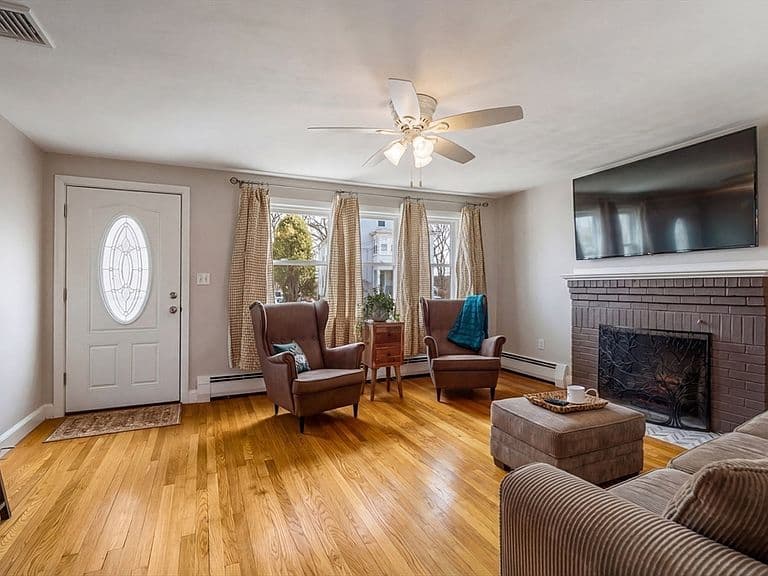 Listing photo 3